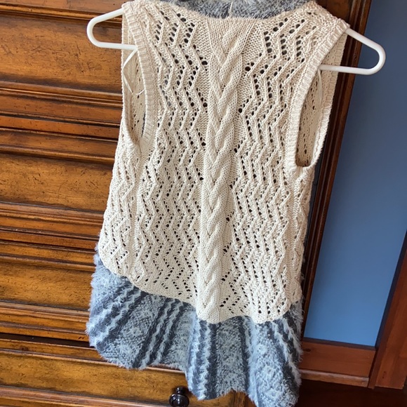 EUC Girls M 10-12 Sweater Vest - Picture 2 of 3